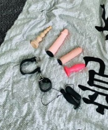 🔥 Я создаю незабываемые моменты, погружая тебя в мир страсти и удовольствия.
💋 Мои услуги разнообразны: от классического секса до эротического массажа и ролевых игр.
❤️ Моя главная цель - твое удовольствие и полное расслабление.
🌟 У меня есть множество положительных отзывов от моих постоянных клиентов, которые остаются довольными и всегда хотят вернуться ко мне снова.
📸 Если ты хочешь увидеть мои фото, пиши мне и я отправлю тебе их.
🌇 Живу в Москве и готова встретиться с тобой именно здесь.
💫 Ты заслуживаешь лучшего, доверься мне и получи незабываемый опыт наслаждения. 9607, 36 лет